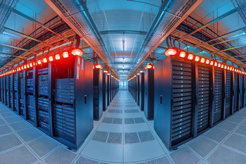 レガシーマイグレーションとは？モダナイゼーションとの違いや手法、進める手順を紹介