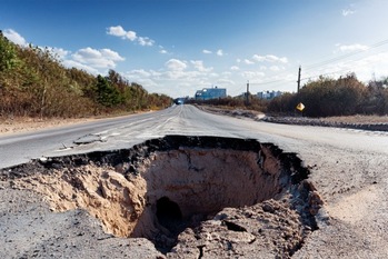 道路陥没事故の調査や対策～地中レーダーからドローン・AIまで最新の空洞調査技術を紹介～