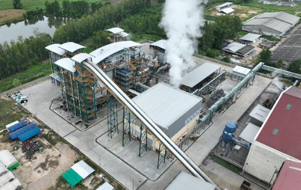 タイ味の素社カンペンペット工場では、工場で使用する全ての蒸気をバイオマス由来の蒸気に置き換え、同時に蒸気タービンで発電も行なっている（味の素ホームページより）