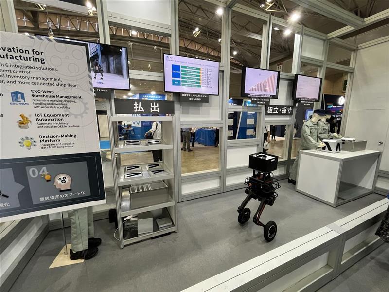 画像：二足歩行ロボットのデモ